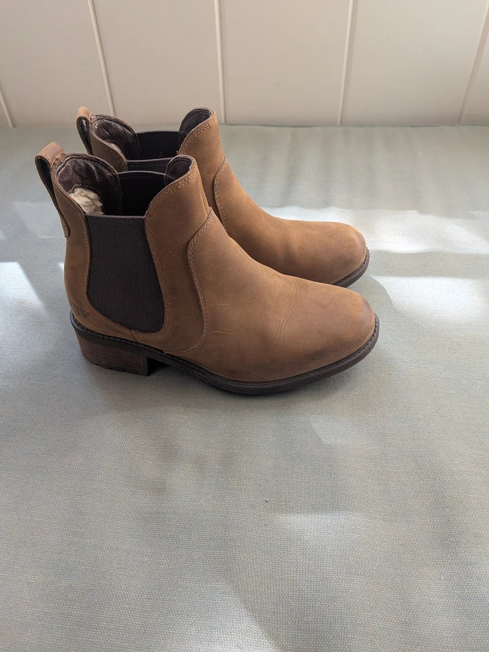 Girl's Brown Ugg Chelsea Ankle Boots - Classic Slip-On Style